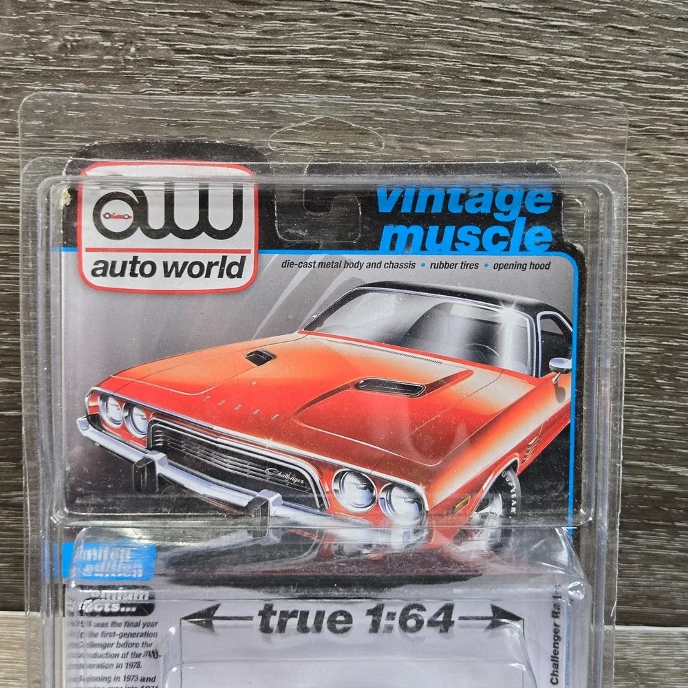 Auto World Ultra Red 74 Dodge Challenger Rallye 1:64 Diecast Chase Car 382B Rare